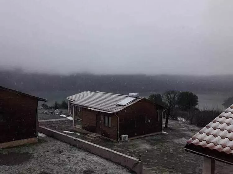 Hotelli Kedros Chalet