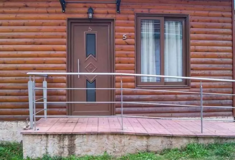 Hotelli Kedros Chalet