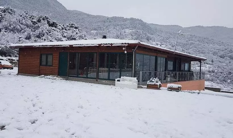 Hotelli Kedros Chalet