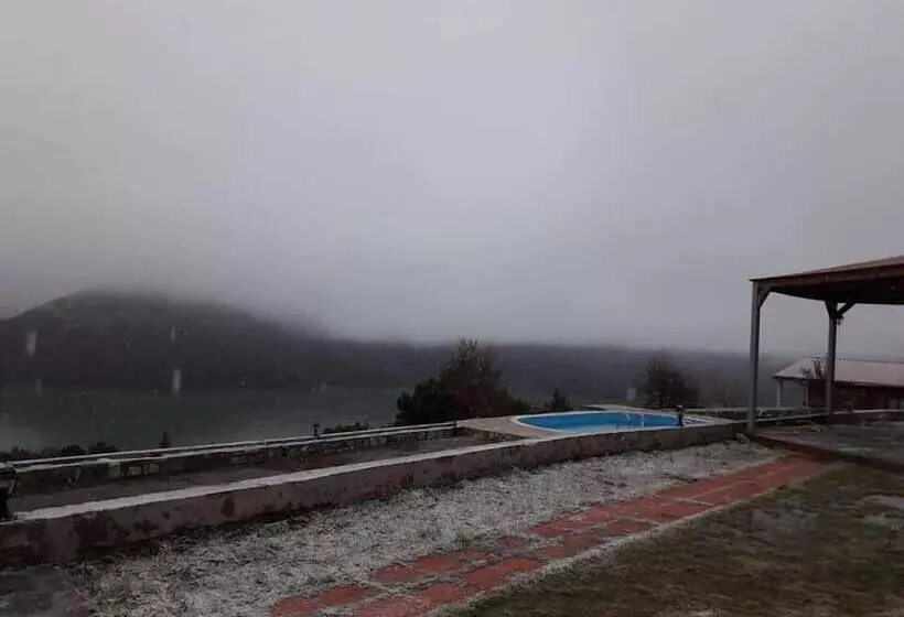 Hotelli Kedros Chalet