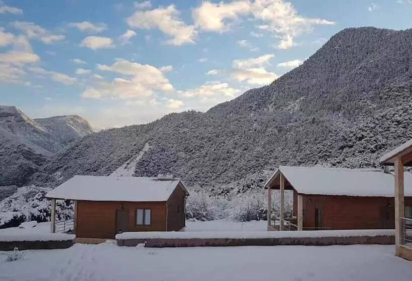 Hotelli Kedros Chalet