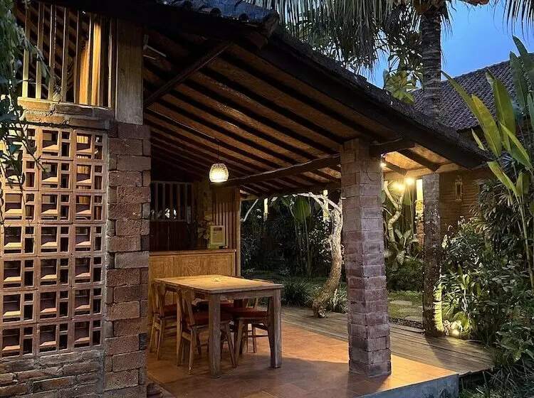 Majatalo Kailash Bali