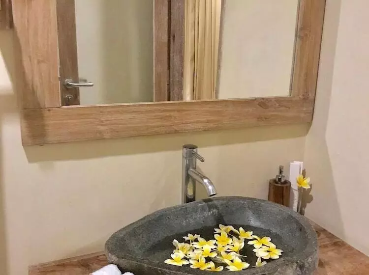 Majatalo Kailash Bali