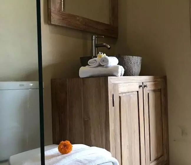 Majatalo Kailash Bali