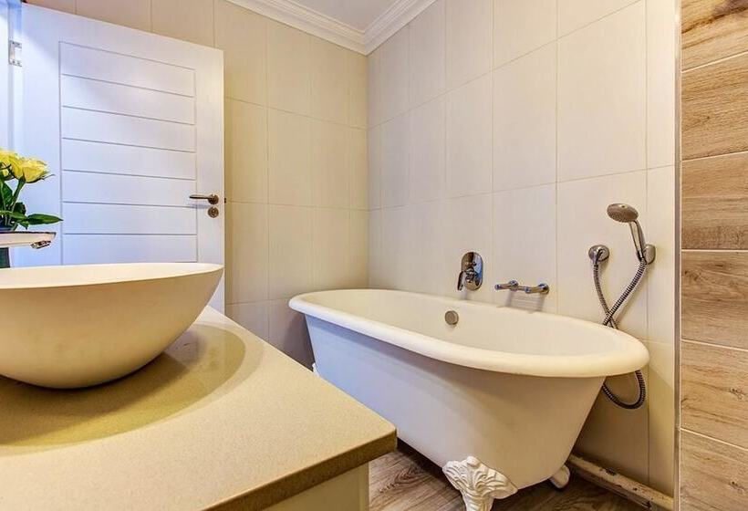 膳宿费 Marine Manor