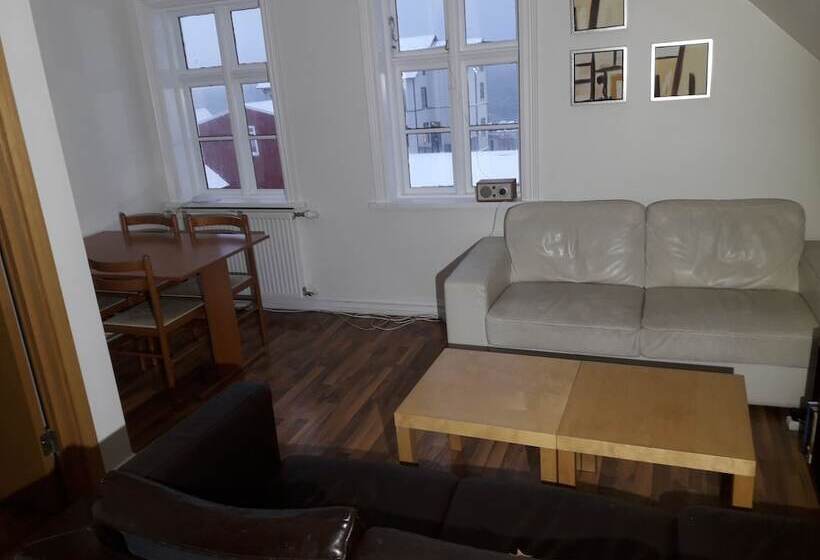 پانسیون Mánagisting Guesthouse