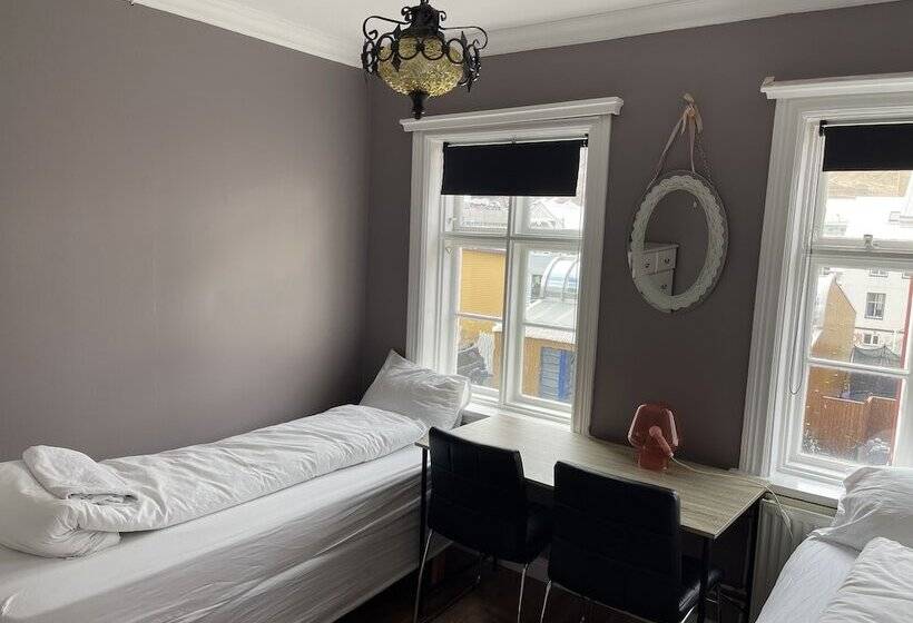 پانسیون Mánagisting Guesthouse