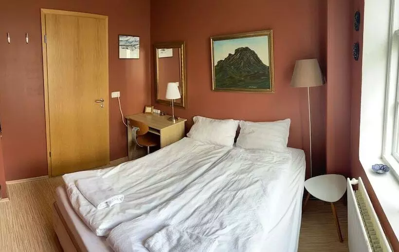 پانسیون Mánagisting Guesthouse