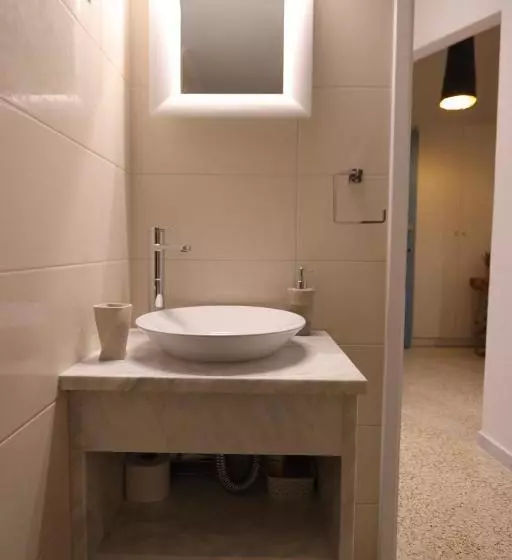District Suites
