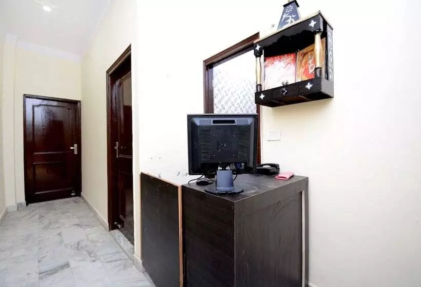 ホテル Jb Inn By Oyo Rooms