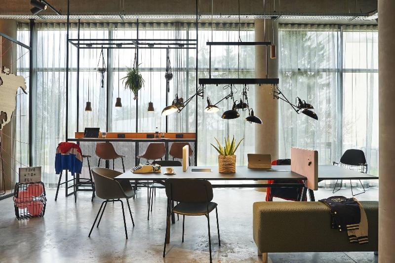 בית מלון כפרי Moxy Paris Charles De Gaulle Airport