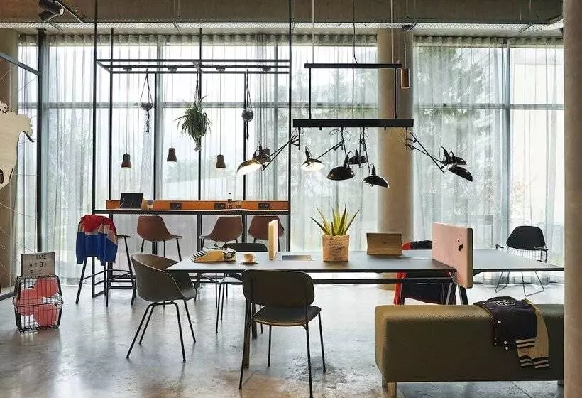 Hotelli Moxy Paris Charles De Gaulle Airport