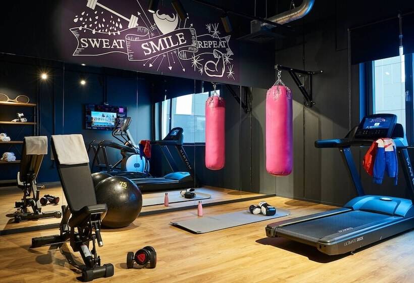 בית מלון כפרי Moxy Paris Charles De Gaulle Airport