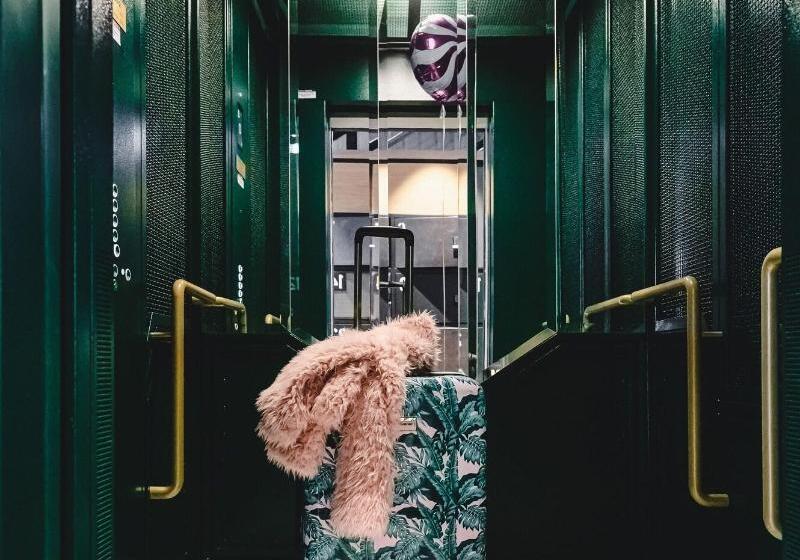 هتل Moxy Poznań Airport