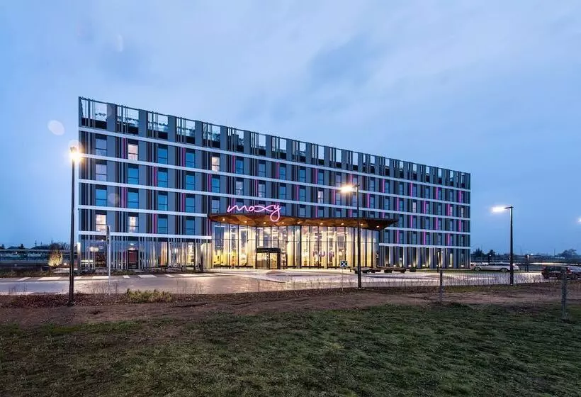Hotelli Moxy Poznań Airport