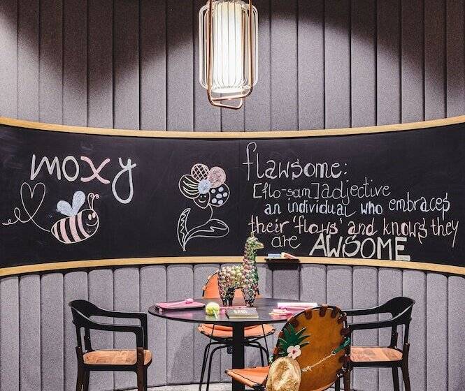 هتل Moxy Poznań Airport