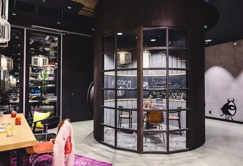 Hotelli Moxy Poznań Airport