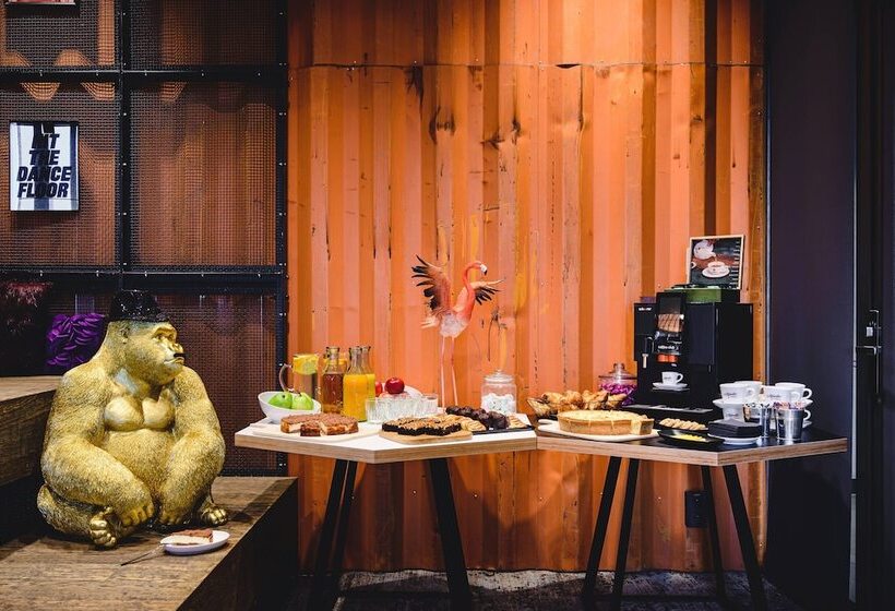 هتل Moxy Poznań Airport