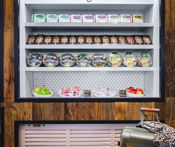 هتل Moxy Poznań Airport