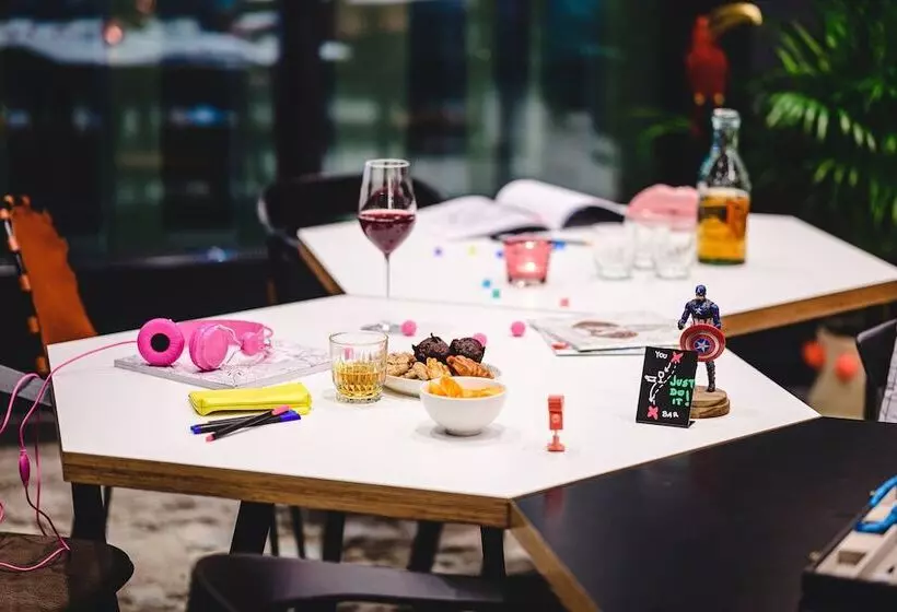 Hotelli Moxy Poznań Airport