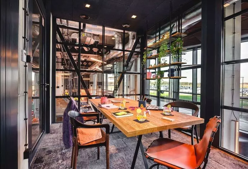 Hotelli Moxy Poznań Airport