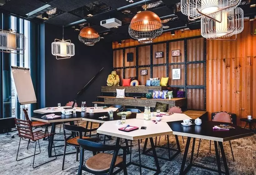 Hotelli Moxy Poznań Airport