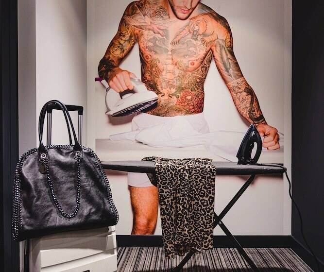 هتل Moxy Poznań Airport