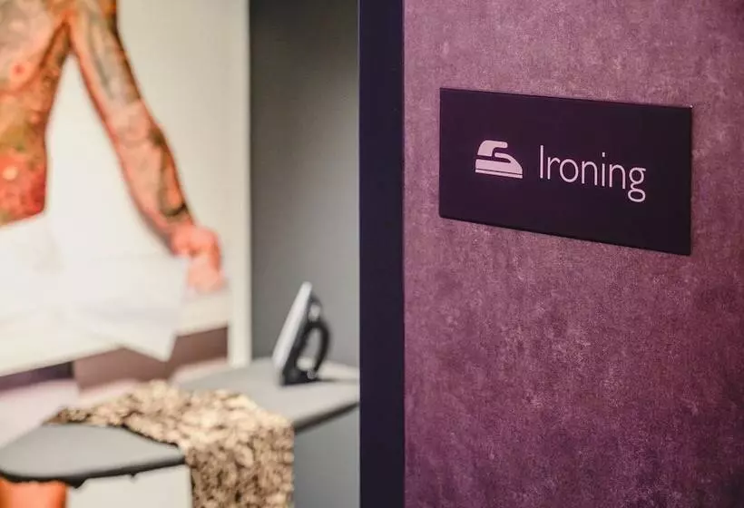 Hotelli Moxy Poznań Airport