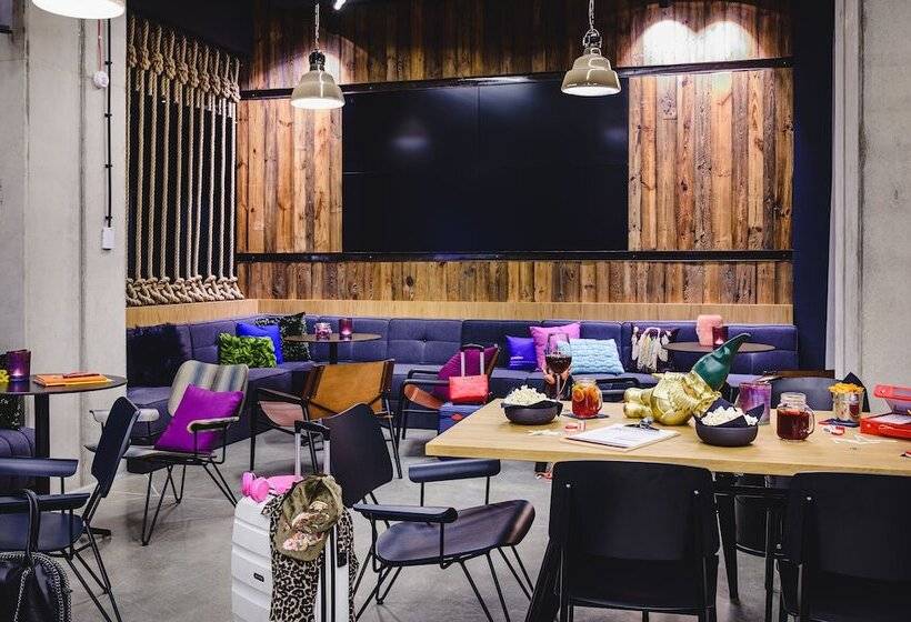 هتل Moxy Poznań Airport