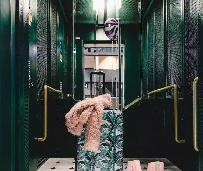 Hotelli Moxy Poznań Airport