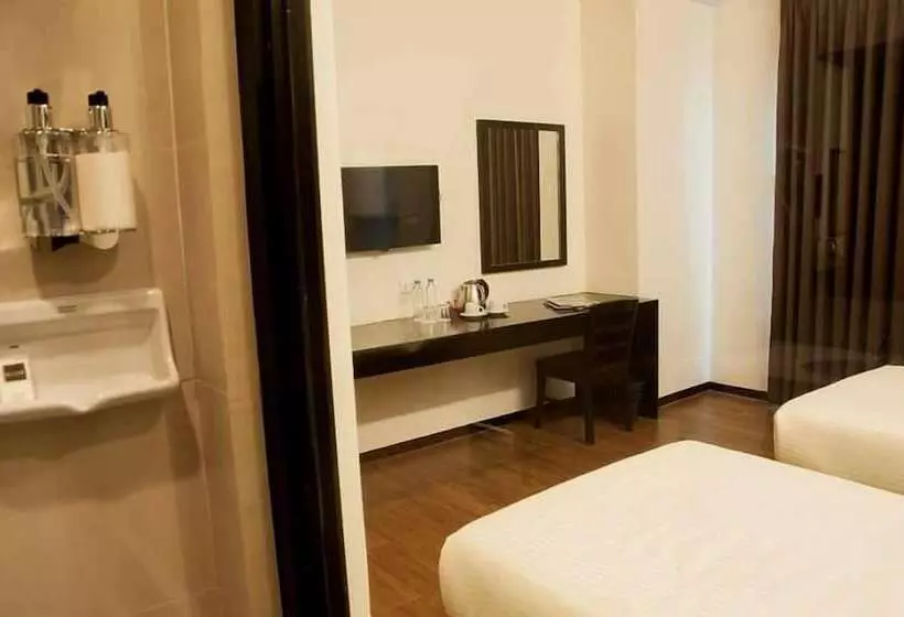 Hotelli Pina Suites