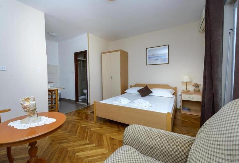 پانسیون Apartments Botica