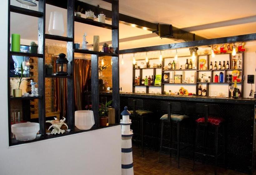 Bed And Bread Hostel