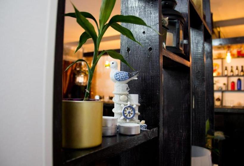 Bed And Bread Hostel