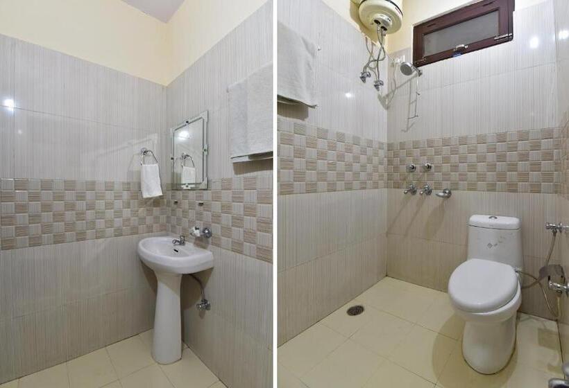 Hotel S R Plaza At Delhi Airport