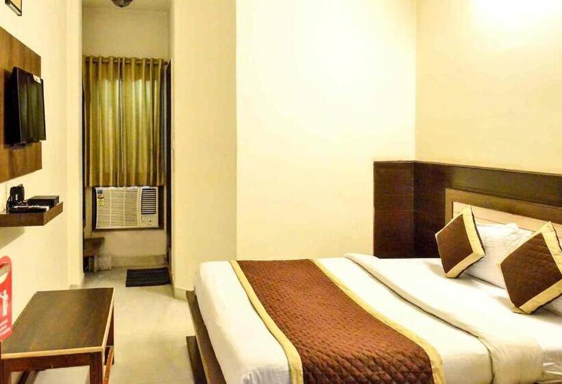Hotel S R Plaza At Delhi Airport