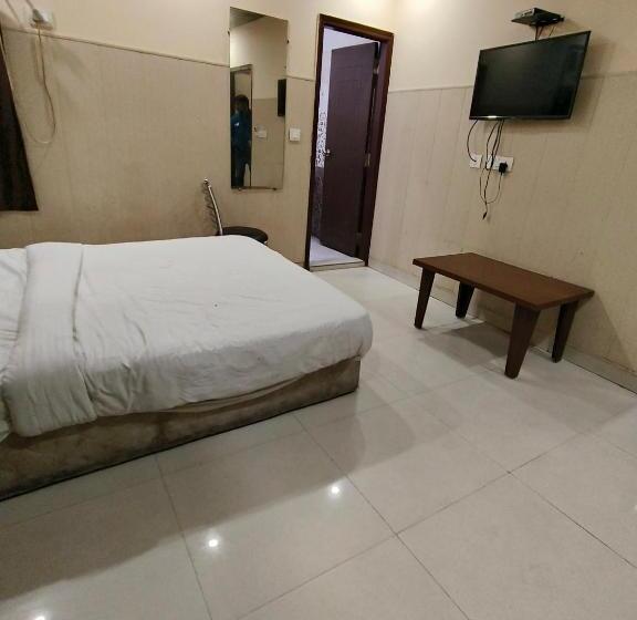 Hotel S R Plaza At Delhi Airport