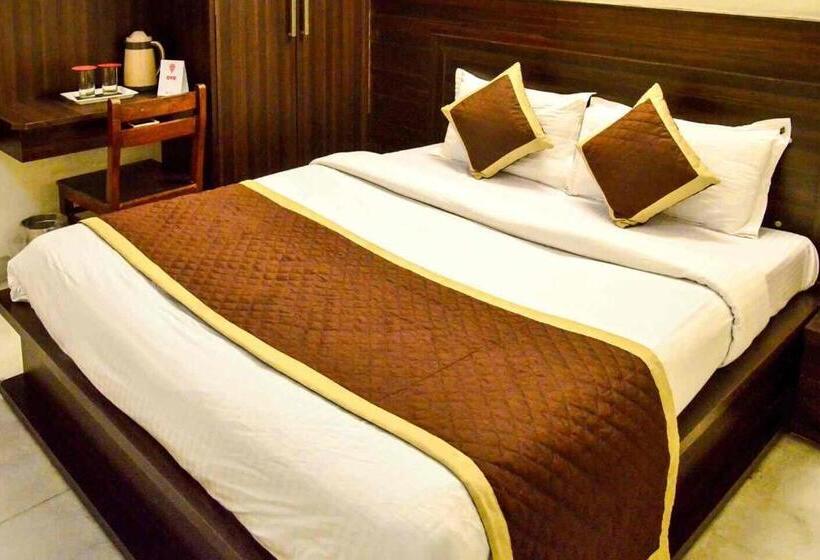 Hotelli S R Plaza At Delhi Airport