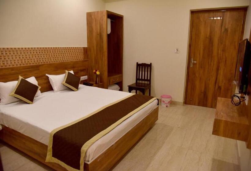 Hotel S R Plaza At Delhi Airport