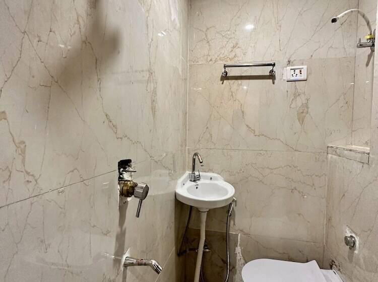 Hotel S R Plaza At Delhi Airport