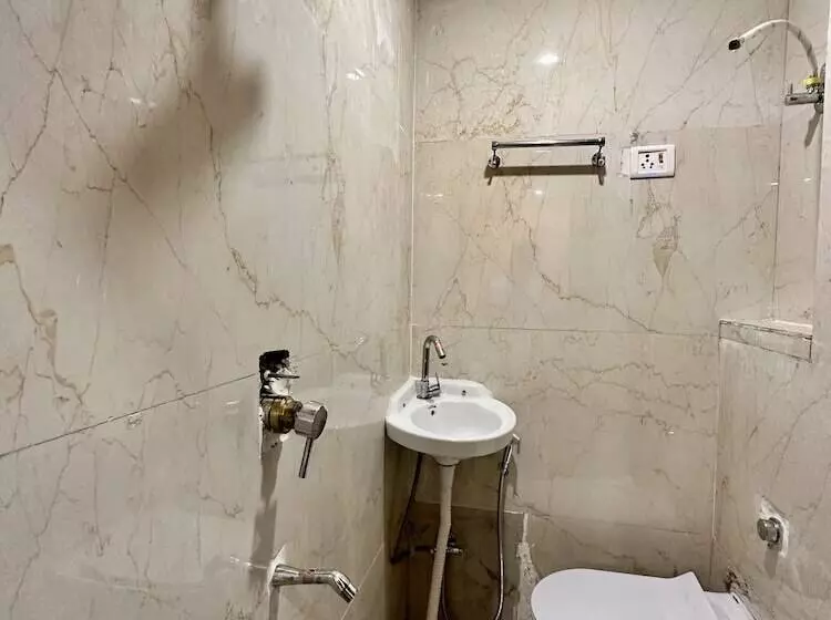 ホテル S R Plaza At Delhi Airport