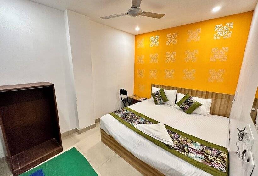 Hotel S R Plaza At Delhi Airport