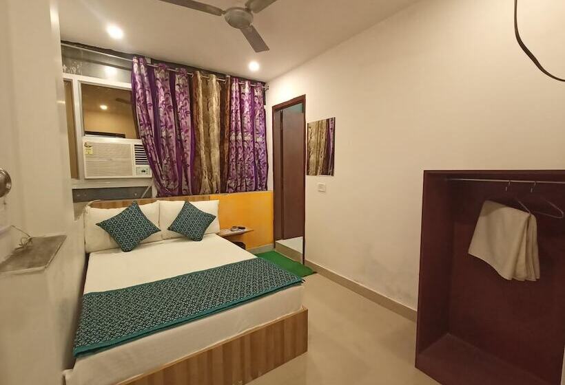Hotel S R Plaza At Delhi Airport