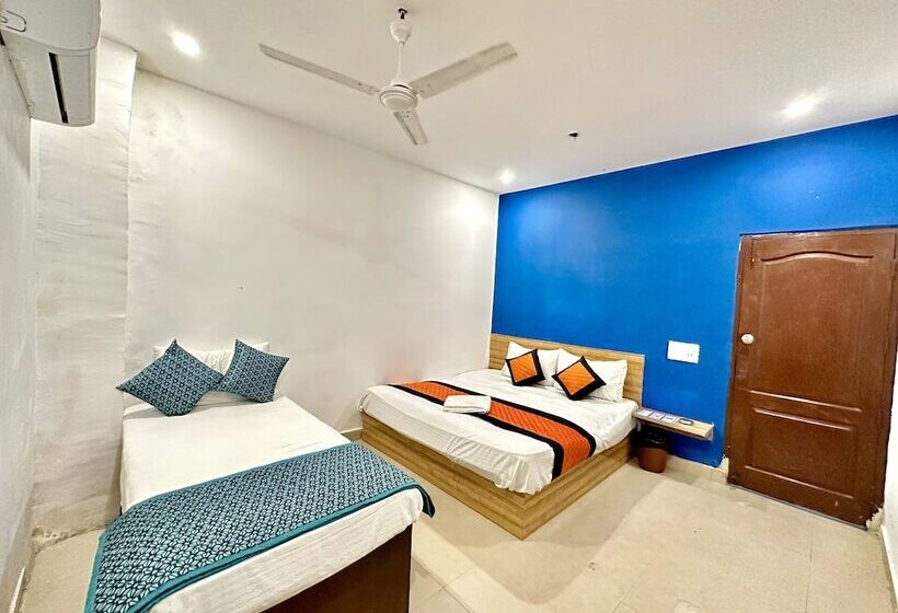 Hotel S R Plaza At Delhi Airport