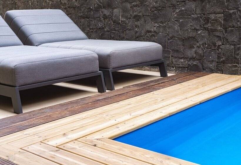 پانسیون Angulo House