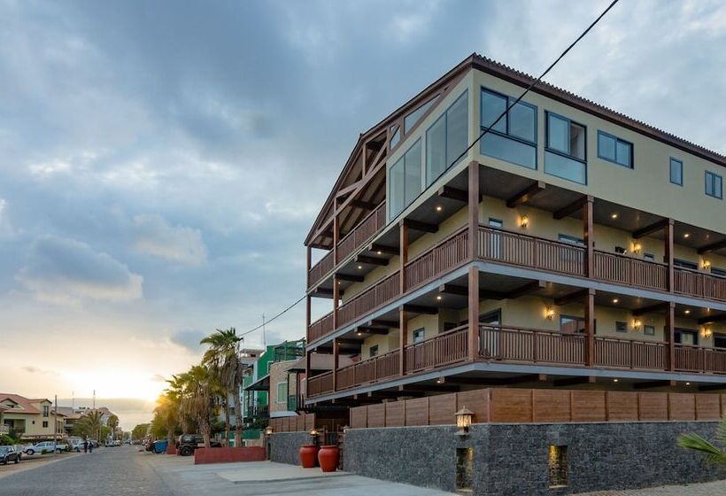 پانسیون Angulo House