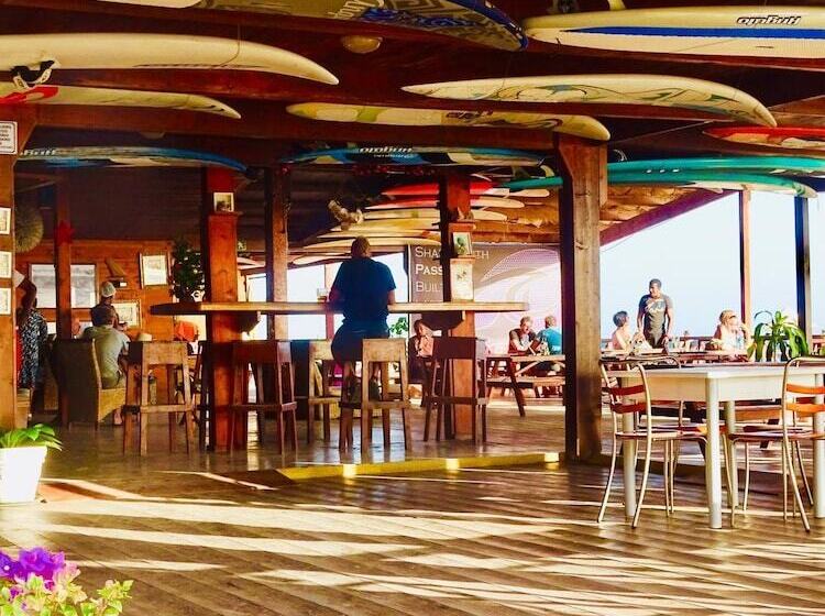 پانسیون Angulo House