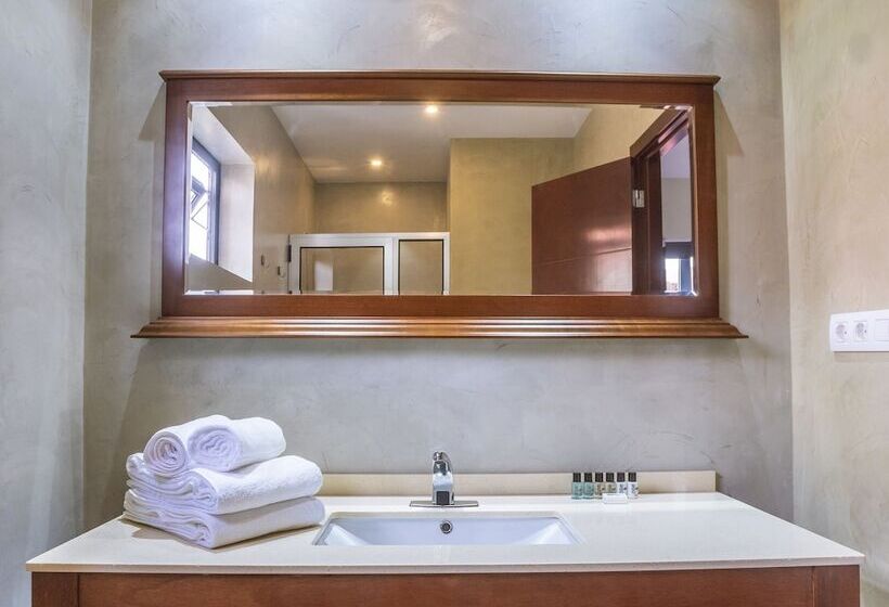 پانسیون Angulo House