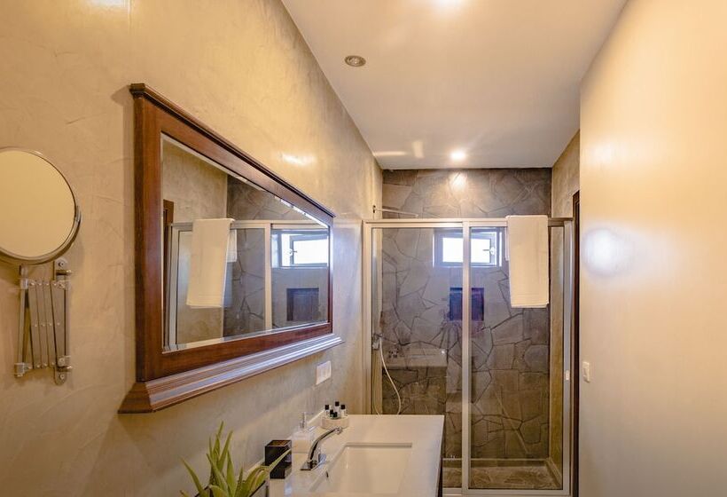 پانسیون Angulo House