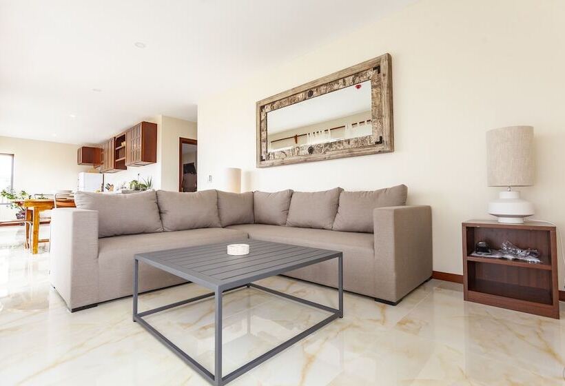 پانسیون Angulo House